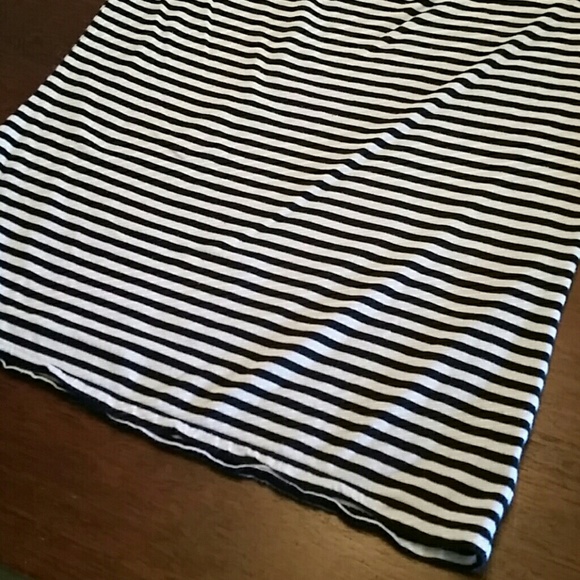 Ann Taylor Medium Black & White Stripped Top - Picture 3 of 6